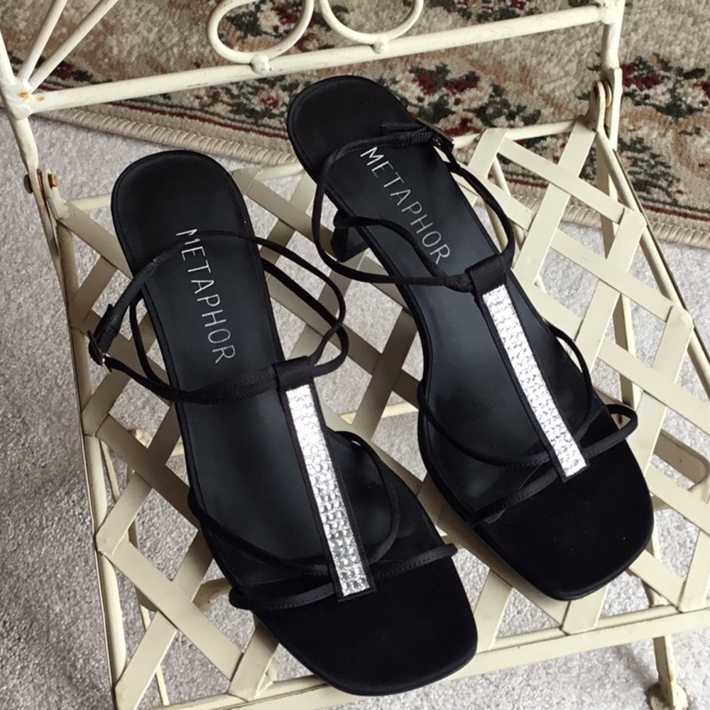 Black dressy sandals NWOT with rhinestone